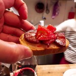 LANBRoA - 腸詰めソブラサーダに蜂蜜を掛けて