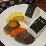 みつわ - 塩おにぎり・だし巻き玉子・煮物