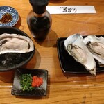 石狩川 - 生牡蠣と蒸し牡蠣