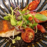 トラットリア イル レガーロ - スズキのソテー、子持ちヤリイカのイカスミソースρ( ^ｏ^)b_♪♪