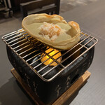 かに・海鮮居酒屋 かに新 上野本店 - 蟹味噌甲羅焼き