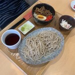 Soba Musashiya - 牛カルビ和風焼肉丼　お蕎麦大盛　税込900円＋50円＝950円