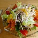 ツキカフェ - パスタにはサラダが付きます。結構たっぷり♪