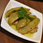 ワインバー バッカス - 鶏ささみとナスのピックル（カレー風味）（７５０円）２０２２年９月