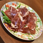 ワインバー バッカス - イベリコ豚とルッコラのサラダ（１，０００円）２０２２年９月