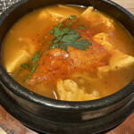 ハヌリ - 純豆腐です。本場の味付けと辛味があります。日本の韓国料理的な甘辛さはあまりなく、シンプルな塩味と、アサリの出汁がよく効いてます。