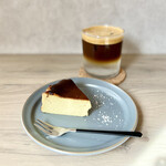 Story coffee and espresso - ピスタチオのバスクチーズケーキ、エスプレッソトニック♡