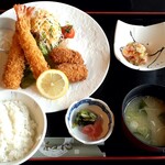 和心食事処 - 料理写真:エビ、カキフライ定食(1,100円也) 揚げたてサックサクで旨い！