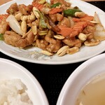 台南担仔麺 - 鶏とピーナッツの辛炒め
