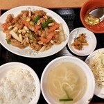 台南担仔麺 - 鶏とピーナッツの辛炒め