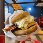 ファンゴー - 【9月Monthly Burger】 『Maple Bacon Cheese Donut Burger¥2,000』 『アイスコーヒー¥450』