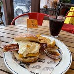 ファンゴー - 【9月Monthly Burger】 『Maple Bacon Cheese Donut Burger¥2,000』 『アイスコーヒー¥450』