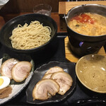 田楽 - 辛味噌あつ麺　太麺　¥910 チャーシュートッピング