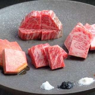 Savor the high-quality Yakiniku (Grilled meat) made from domestic Wagyu beef. Enjoy various parts with salt