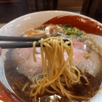麺や スエタク - 特製しょうゆ　麺アップ