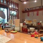 東京担担麺本舗 ゴマ屋 - 内装