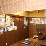 Motsu Yaki Tei - 小上がりの掘りごたつ式座敷が４テーブル