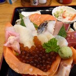 Izakaya Amayadori - 秋のイクラと海鮮あふれ丼 1,500円(税込)