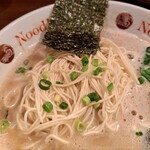 大分ラーメン ヌードルワークス - 替え玉～バリカタ～ネギとのりがつきます