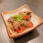 万葉 八日市店 - 付き出し(牛スジ煮込み)