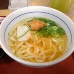 Nakau - うどんに鶏天を浮かべます