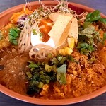 Msan Gou - あいがけ3種盛り   1,300円
      ラブパクチーソースたまご 100円
      チキンキーマカレー
      サバスリランカカレー
      きのことじゃがいも(ベジカレー)