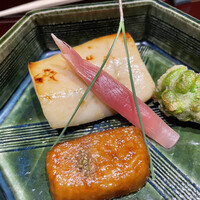 北新地 湯木 新店 - 作り置きだからか、冷えてました