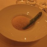 メゾン ポール・ボキューズ - ラングスティーヌのポワレ、モリーユ茸のムースリーヌ、アスパラ添え