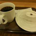 BOLSA - ブレンドコーヒーと白い珈琲ケーキ
