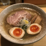 山崎麺二郎 - 塩らーめん 味付け玉子トッピング