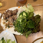 SAI GON - 蒸しビーフンと豚肉風味焼き