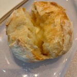 OTTO SETTE - 熱々のパンに乗せたバターは溶けて