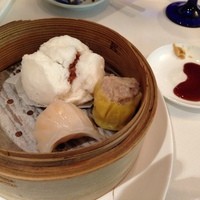 香桃 - 点心。エビ餃子、エビと肉のシューマイ、甘めの具材の饅頭