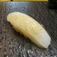 蔵六雄山 - やりイカの握り（白酢）