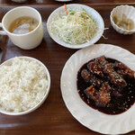 Asian Dining FOOD EIGHT - 黒酢酢豚定食（税込 850円）評価＝△