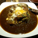 ピッグテイル - 黒ビール豚カレー：1,080円　+温玉