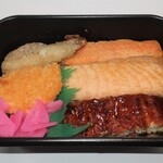 Tsukiji Kanno Obanzai - ・「うなぎと鮭ハラスののっけ弁当(¥800)」