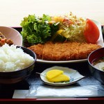 八百屋さんのレストラン - 県内産三元豚とんかつ定食