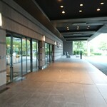 THE QUBE HOTEL Chiba - ホテルの入口です。