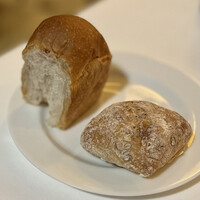 ベンジャミンステーキハウス 六本木 - 胡桃のパン、アマニ油のパン