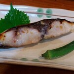 菊乃家本店 - ししとうが添えられたぶりみそ焼