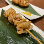 肉寿司 弁慶 - 鶏皮串揚げ1本