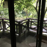 妙見石原荘 食菜石蔵 - 下に川が流れています