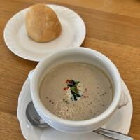 ナチュラルフレンチ ZEN - お昼のコース(\2,750)　スープ（きのこのポタージュ）・ローズマリーのフォカッチャ