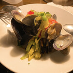 ダ マッサ - ムール貝とアサリの白ワイン蒸し　1000円