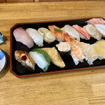 Sushi Sumidagawa - ランチの寿司16貫