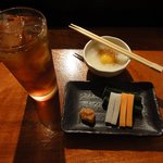お通しの生野菜とおろし