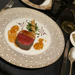 ガストロノミー ジョエル・ロブション - 北海道産牛フィレ肉とフォアグラを抱き合わせてロースト“ロッシーニ”風