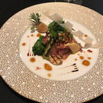 ガストロノミー ジョエル・ロブション - イベリコ プルマ 香ばしくキャラメリゼし季節の野菜とサラワクペッパーをアクセントに