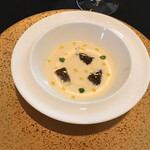 ガストロノミー ジョエル・ロブション - モリーユ茸のロワイヤル なめらかな白アスパラガスのブルーテと共に